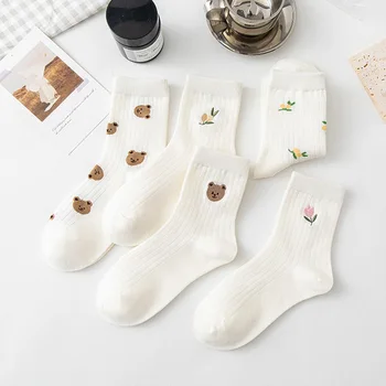 Beyaz çoraplar Sonbahar Kış Ter emici Nefes Popüler Kadın Çorap Karikatür Desen Moda Orta Tüp Çorap Sevimli Çorap