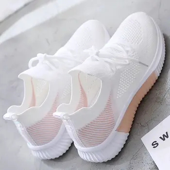 Kadın ayakkabısı 2021 Bahar Beyaz Yeni Nefes Spor Örgü Çok Yönlü Yaz İçi Boş Yürüyüş Uçan Dokuma kaymaz Bayanlar Sneakers
